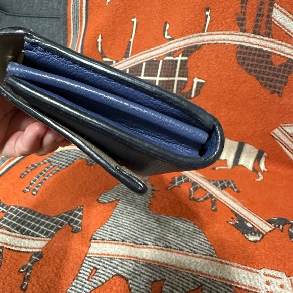 LOUIS VUITTON ❤️🌟CA1106 LOCKME LV HARDWARE WALLET⭐️ - Picture 4 of 10